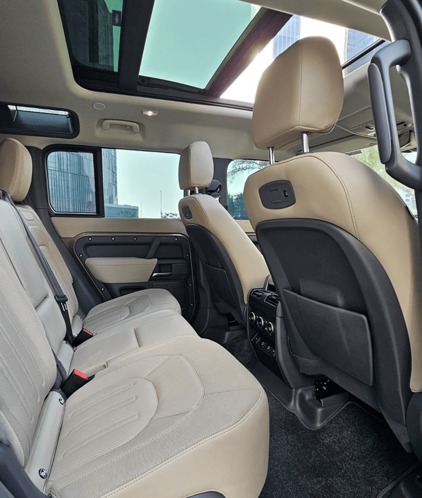 Land Rover Defender 2023 with Driver thumbnail 5