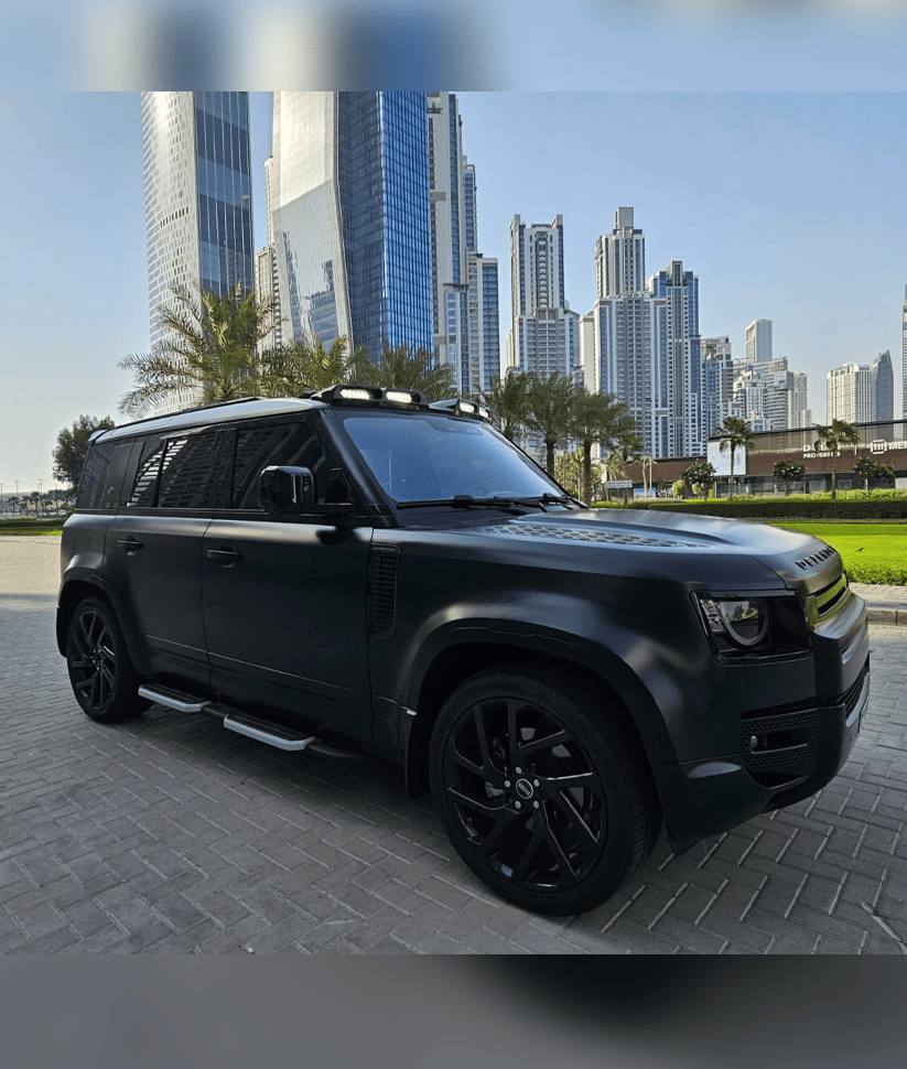 Land Rover Defender 2023 with Driver thumbnail 2