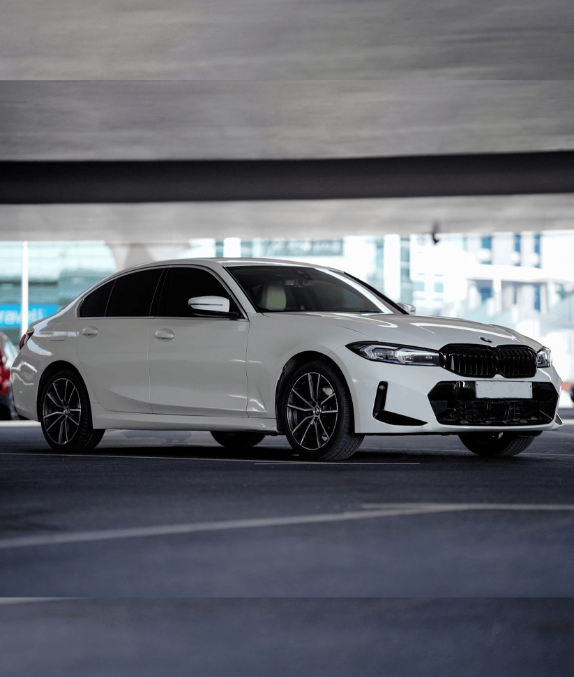 BMW 330i 2021 thumbnail 4