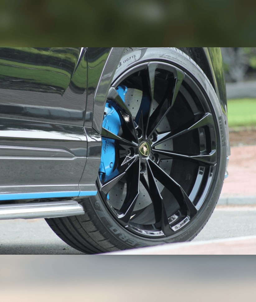 Lamborghini Urus 2023 thumbnail 2